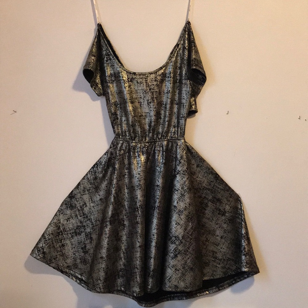 Cute, fun party dress.